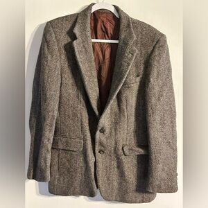 100% Wool Brown blazer with a classic herringbone pattern